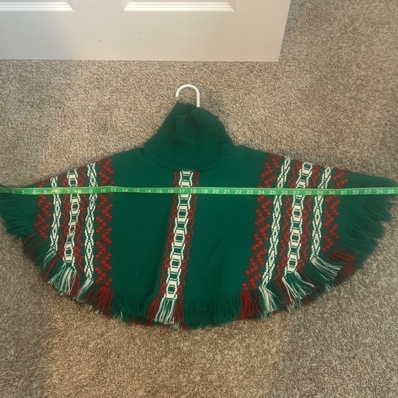 Marianne Wendt Aztec Collared Shawl Cover Green White Red READ Chile - Picture 9 of 11